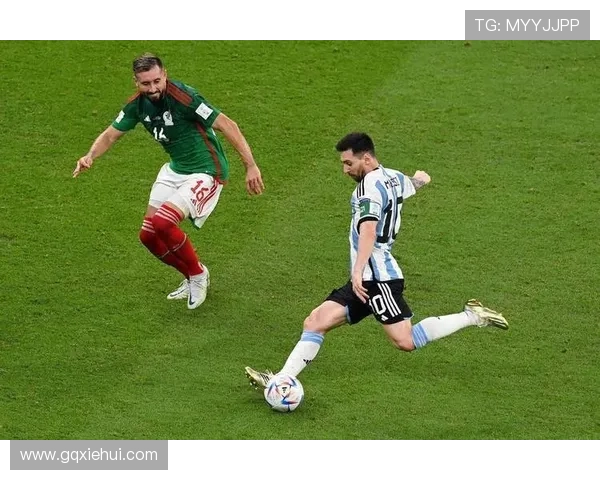 梅西在赛场上的精彩瞬间集锦足球明星的绝妙表现与技术分析 梅西在赛场上的精彩瞬间集锦足球明星的绝妙表现与技术分析